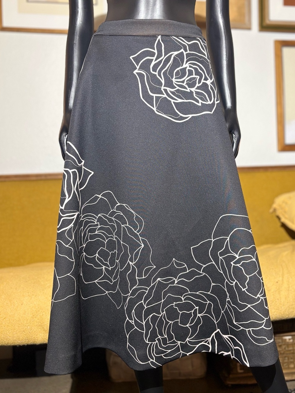 DKNY Black & White Rose Floral Graphic A-Line Midi Skirt - Size Medium